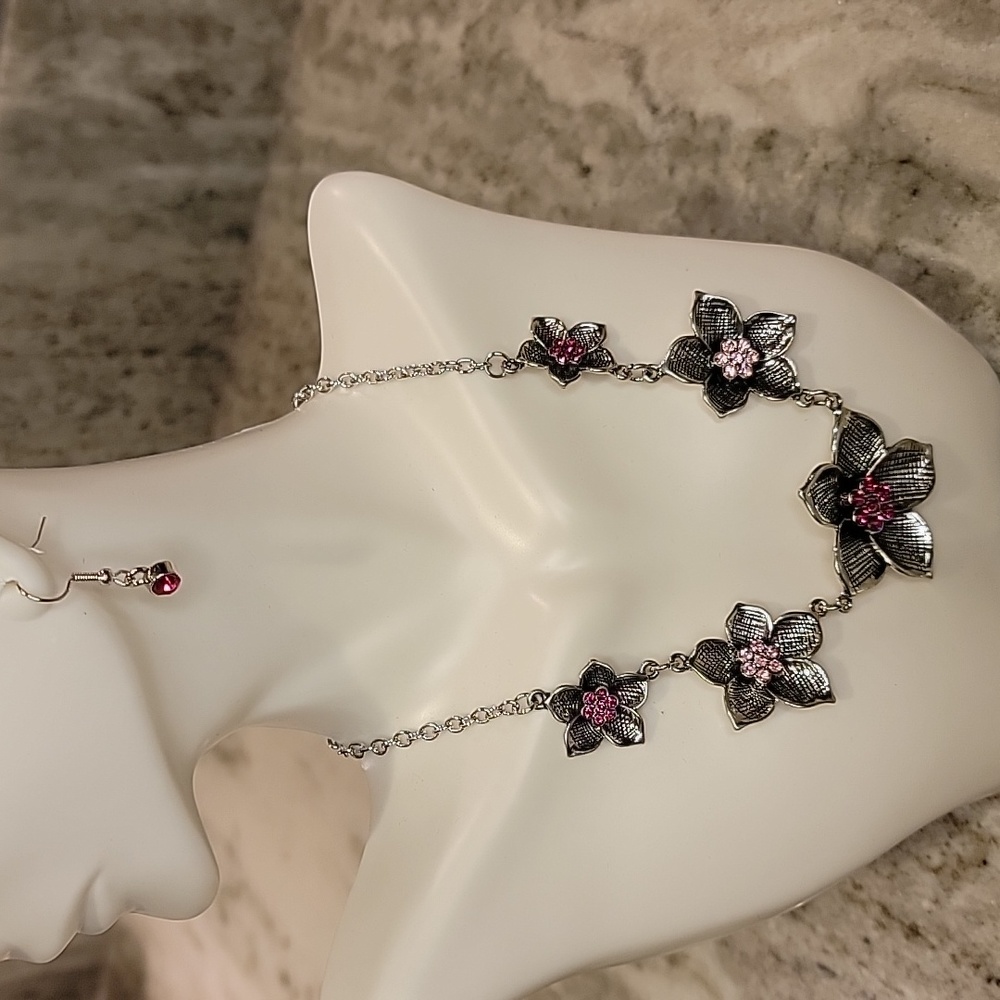 NWOT Jewelry Set Necklace and Earrings
